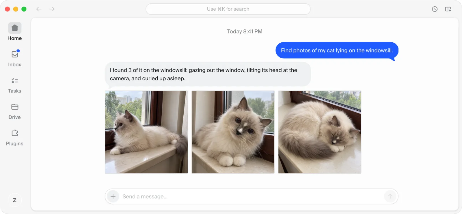 En Comma-chat: bedt om billeder af en kat i vindueskarmen returnerer Comma tre billeder af katten i en vindueskarm.