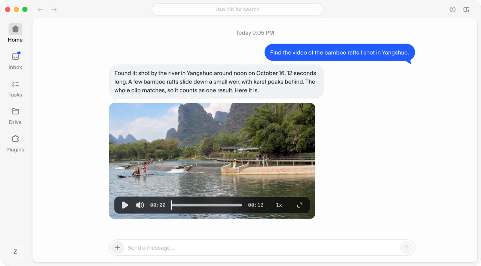 En Comma-chat: bedt om en video af bambusflåder i Yangshuo returnerer Comma én video på 12 sekunder med flåder, der glider ned over et lille stemmeværk.
